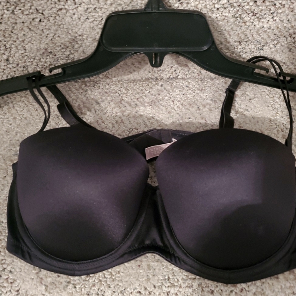 Bra 36B NWT VS Victoria secret straps are removable, underwire, padded black